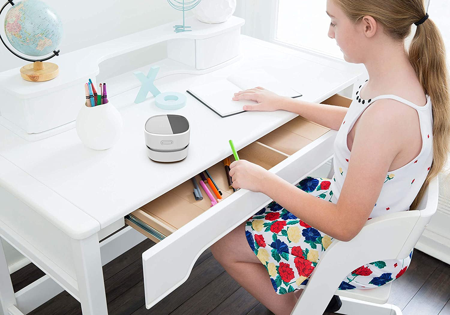 Desktop Vacuum Cleaner, Mini Table Dust Sweeper Energy Saving,High Endurance up to 90 Mins,Cordless&360º Rotatable Design for Keyboard/Home/School/Office(White)